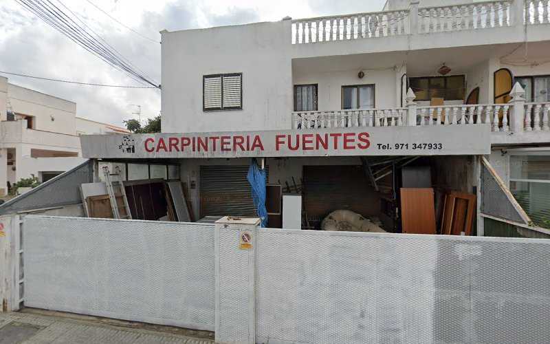 Fotografia tomada fuera de Carpintería fuentes - Botiga d'armaris en Sant Antoni de Portmany, Baleares