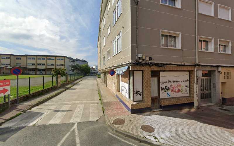 Fotografia tomada fuera de Herlan - Carpintero en Narón, A Coruña