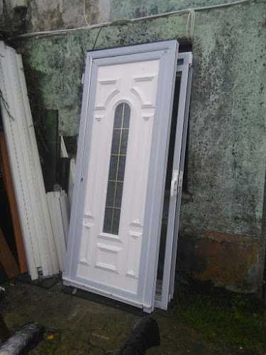 Fotografia tomada fuera de Aluminios Carlos Campelo - Carpintería metálica y de aluminio en Franza, A Coruña