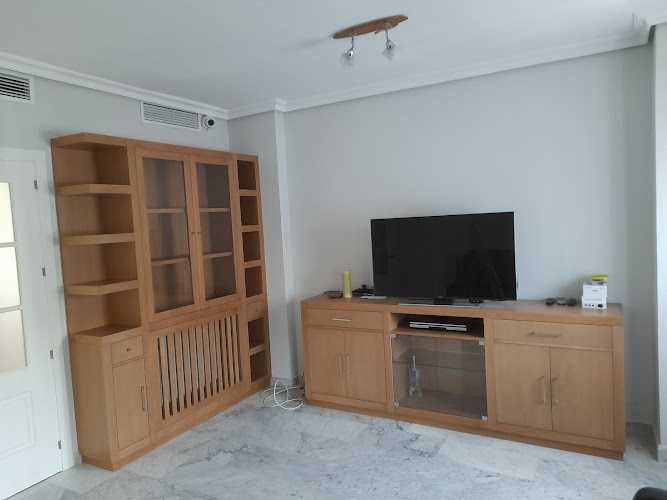 Fotografia tomada fuera de Carpintería Ebanista Manuel Rodríguez - Tienda de armarios en Mérida, Badajoz