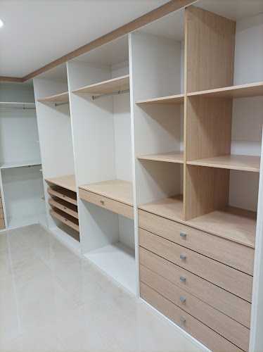 Fotografia tomada fuera de Cocinas Hnos. Pizarro - Carpintería en Mérida, Badajoz