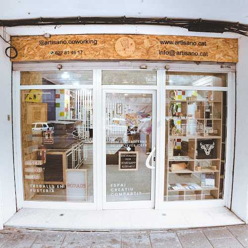 Fotografia tomada fuera de Artisano / Trabajos En Madera - Espacio de coworking en Mataró, Barcelona