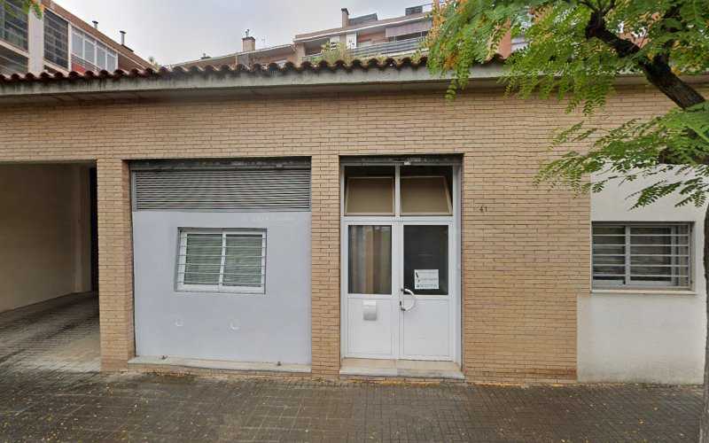 Fotografia tomada fuera de Fusteria Lopez Santos - Carpintería en Mataró, Barcelona
