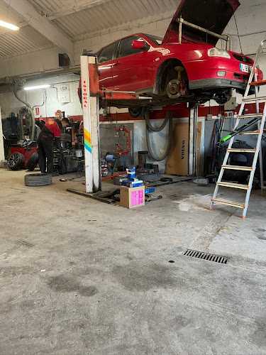 Fotografia tomada fuera de Tallers Martí - Taller de reparación de automóviles en Maials, Lérida