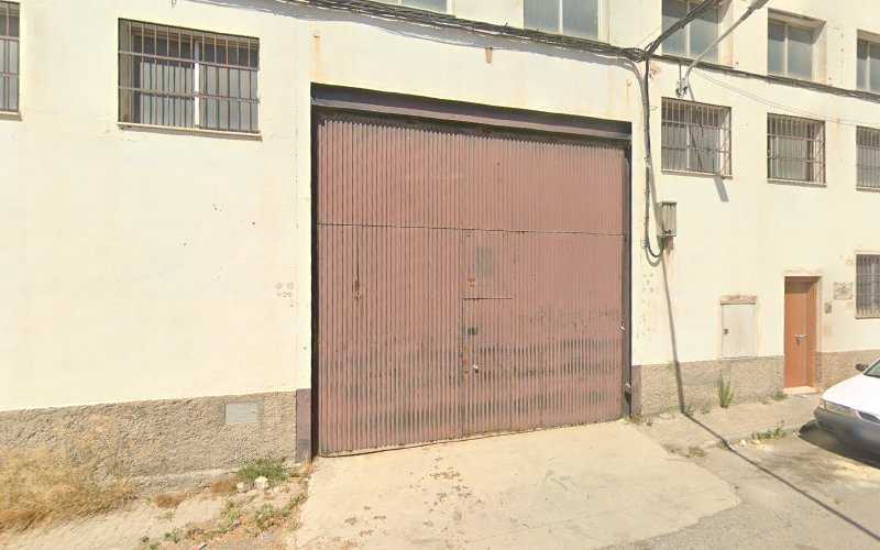 Fotografia tomada fuera de Puertas Miguel Toro - Fábrica de puertas en Lucena, Córdoba