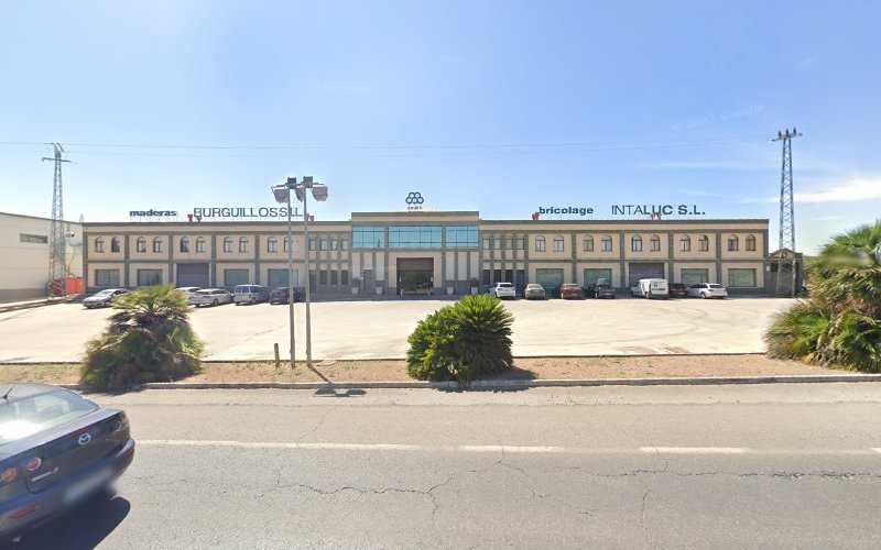 Fotografia tomada fuera de INDUSTRIA TABLERO LUCENTINA S.L - INTALUC S.L. - Tienda de suministros para trabajar la madera en Lucena, Córdoba