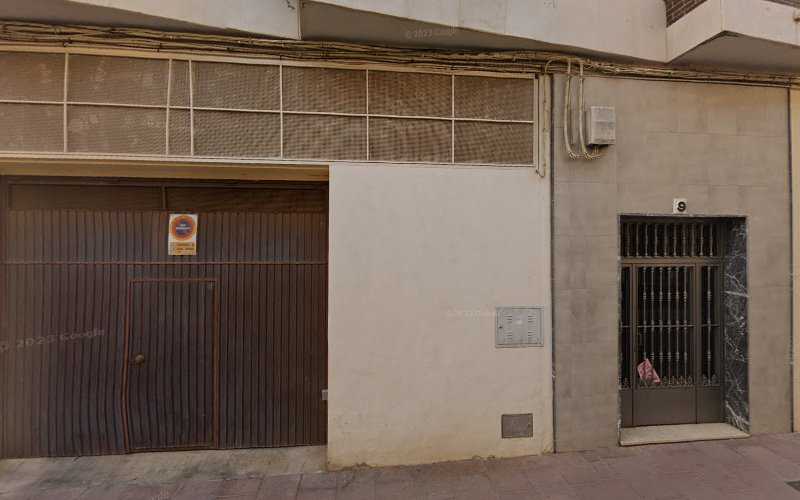 Fotografia tomada fuera de ANTONIO TIENDAS CABEZA - Carpintería metálica y de aluminio en Lucena, Córdoba