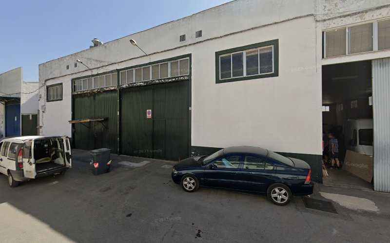 Fotografia tomada fuera de Muebles Juanvi - Tienda de armarios en Lucena, Córdoba