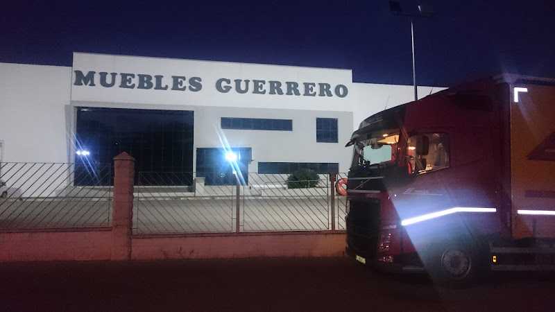 Fotografia tomada fuera de Muebles Guerrero - Tienda de muebles en Lucena, Córdoba