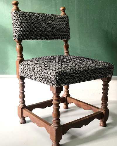 Fotografia tomada fuera de El Taller, tapicería creativa - Tapicería en Luanco, Asturias