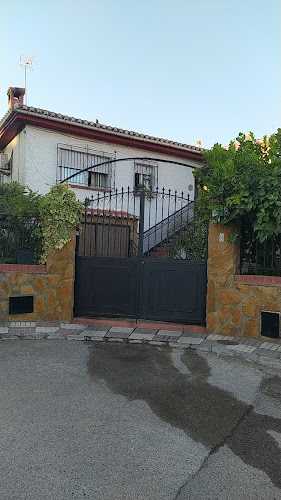 Fotografia tomada fuera de Carpinteria de Metálica en Gójar Metalisteria La Ermita - Carpintería metálica y de aluminio en Gójar, Granada