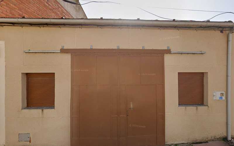 Fotografia tomada fuera de Parquets Hnos Herrera Sl - Servicio de instalación de suelos de madera en Fresno el Viejo, Valladolid