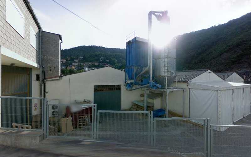 Fotografia tomada fuera de TEDYC, S.L. - Fábrica de muebles en Figaró-Montmany, Barcelona