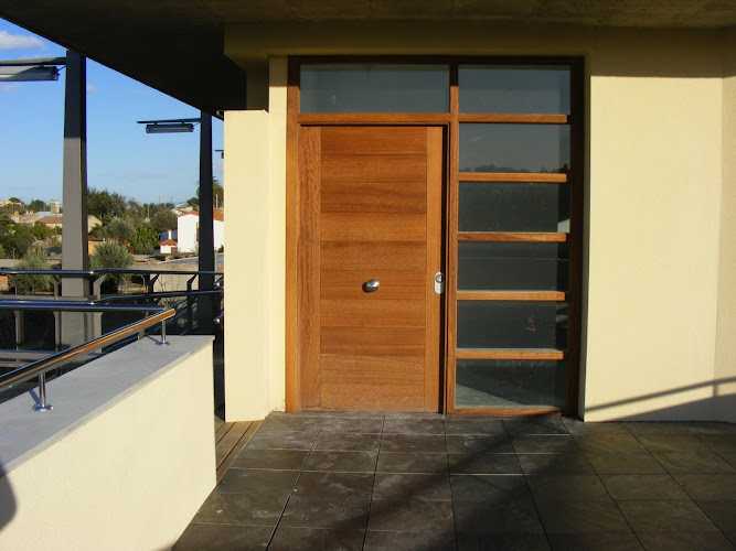 Fotografia tomada fuera de Carpinteria Rumbeu - Carpintero en Alicante, Alicante