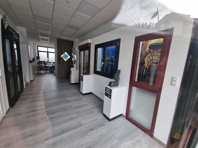 Fotografia tomada fuera de Ventanas de PVC y Aluminio Ventecnor - Proveedor de puertas en Castro-Urdiales, Cantabria