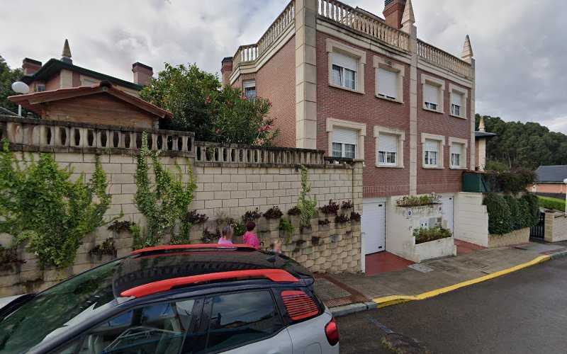 Fotografia tomada fuera de Acuchillados y Barnizados J.A. López - Servicio de instalación de suelos de madera en Castro-Urdiales, Cantabria