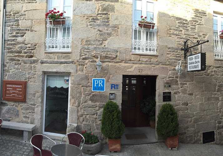 Fotografia tomada fuera de Restaurante - Pensión Rústica Caldelas Sacra - Alojamiento en interiores en Castro Caldelas, Orense