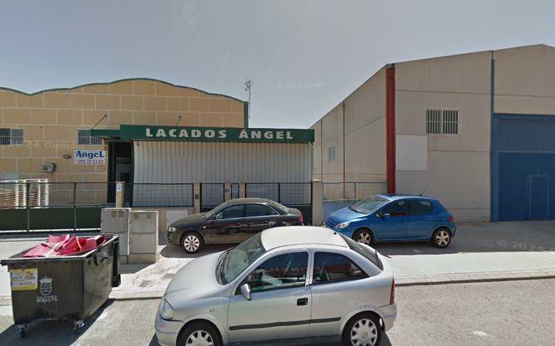Fotografia tomada fuera de Lacados Ángel - Fábrica de muebles en Rojales, Alicante