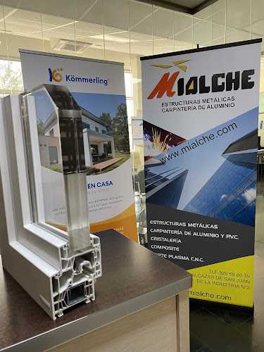 Fotografia tomada fuera de MIALCHE SL - Taller de instalación de puertas y ventanas en Alcázar de San Juan, Ciudad Real