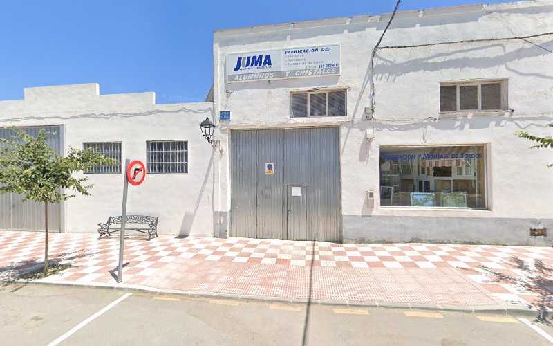 Fotografia tomada fuera de Juma Aluminios Y Crisrales, S.L. - Carpintería metálica y de aluminio en Mancha Real, Jaén