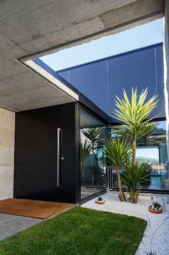 Fotografia tomada fuera de sistemas modulares pablo vilariño s.l. - Carpintería metálica y de aluminio en Tui, Pontevedra