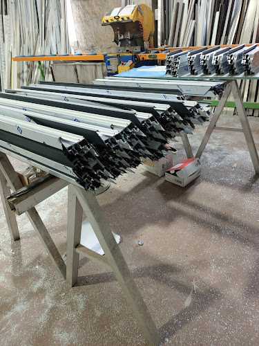 Fotografia tomada fuera de Aluminios Ventaport - Carpintería metálica y de aluminio en Cerponzóns, Pontevedra