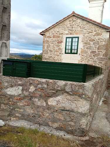 Fotografia tomada fuera de Lusky - Carpintería metálica y de aluminio en Matalobos, Pontevedra