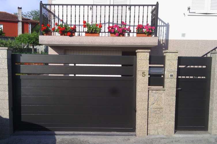 Fotografia tomada fuera de Caeiro Metal - Carpintería metálica y de aluminio en Casaldrago, Pontevedra