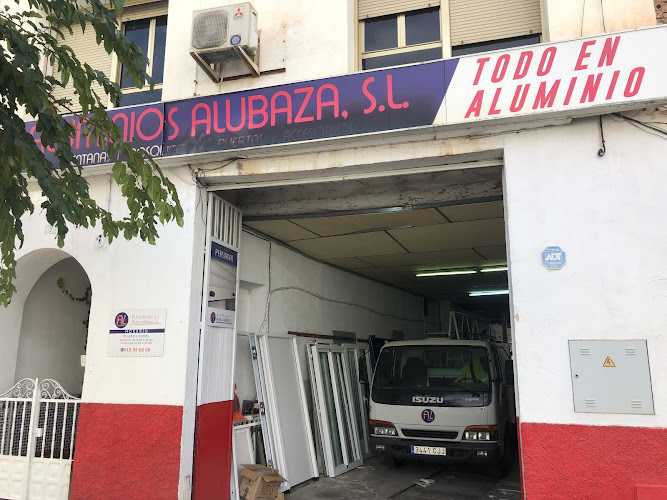 Fotografia tomada fuera de Aluminios Alubaza S.L. - Carpintería metálica y de aluminio en Baza, Granada