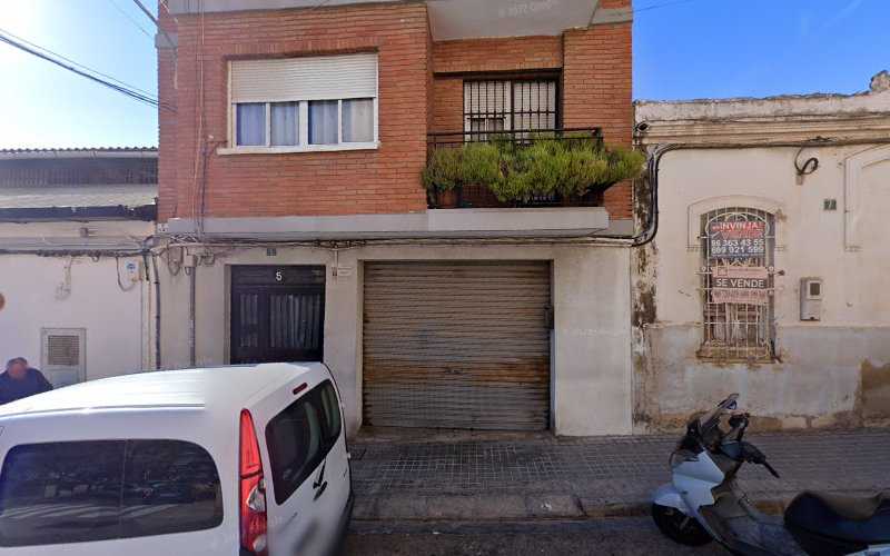 Fotografia tomada fuera de Ebanistería Rafael Hernández - Ebanista en Burjassot, Valencia