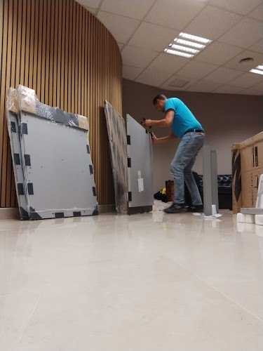 Fotografia tomada fuera de El Manitas Ideal - Servicio de reparación en Valencia, Valencia