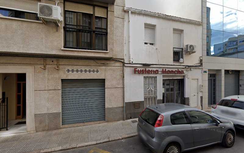 Fotografia tomada fuera de Fusteria Moncho - Botiga d'armaris en Gandia, Valencia