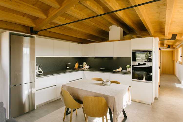 Fotografia tomada fuera de DESIGNIS - Cuines, mobiliari a mida i fusta (antic Kitchen) - Fabricant de mobles en Vic, Barcelona