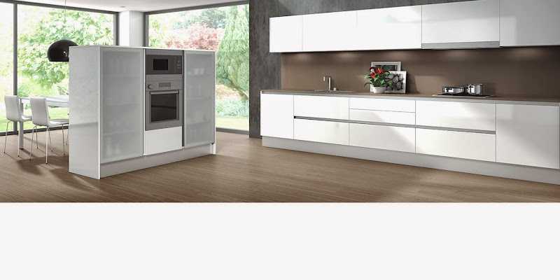 Fotografia tomada fuera de Madetres by Alvic - Mayorista de muebles en Vic, Barcelona