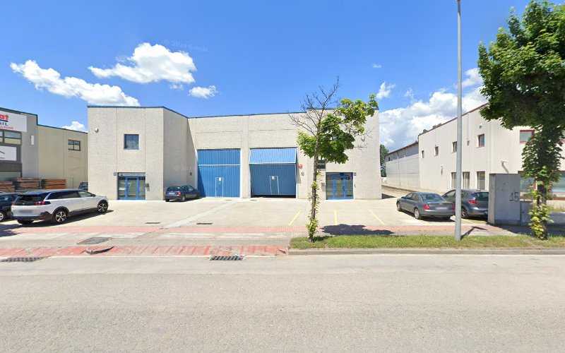 Fotografia tomada fuera de KLC taquigrup - Fabricant de mobles en Vic, Barcelona