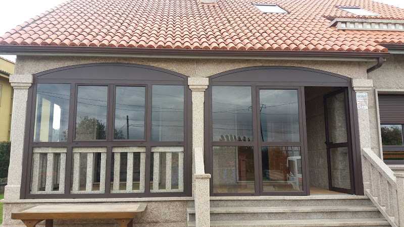 Fotografia tomada fuera de Construvent Santiago 2009 - Carpintería metálica y de aluminio en Agromaior, A Coruña