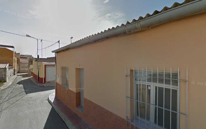 Fotografia tomada fuera de Carpintería Esteve - Carpintero en Sax, Alicante