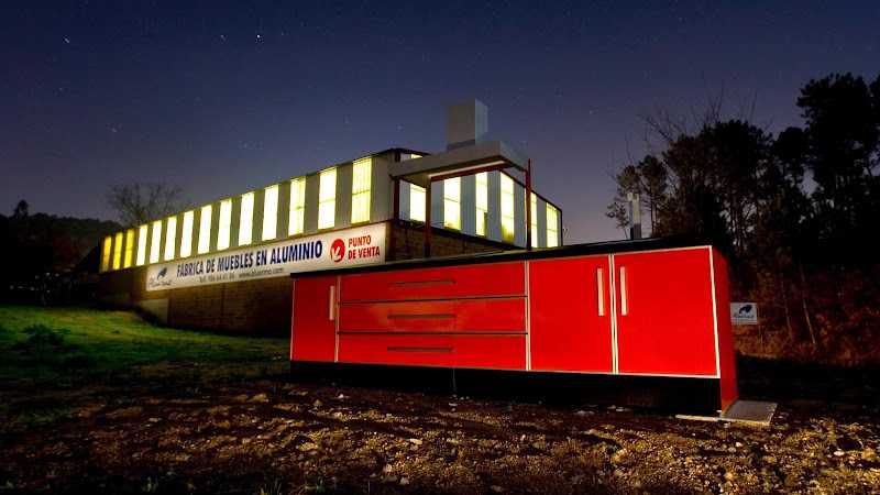 Fotografia tomada fuera de Aluarmo S.L. - Carpintería metálica y de aluminio en Ponteareas, Pontevedra