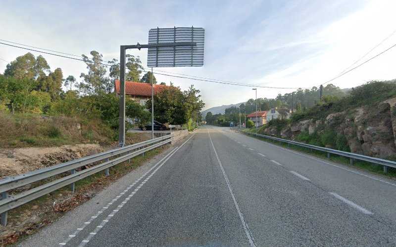 Fotografia tomada fuera de Maderas Groba - Serradoiro en Castros, Pontevedra