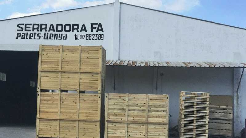 Fotografia tomada fuera de Serradora Fa - Empresa maderera en L'Espluga de Francolí, Tarragona