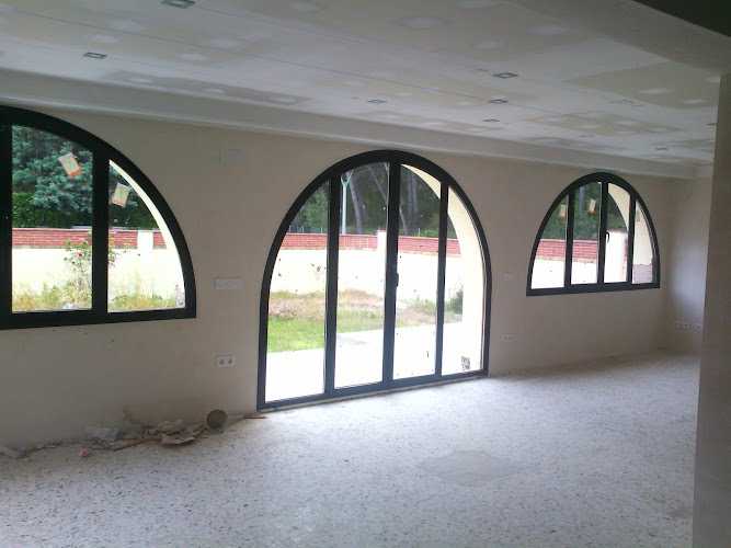 Fotografia tomada fuera de el NOU alumini - Carpintería metálica y de aluminio en La Nou de Gaià, Tarragona