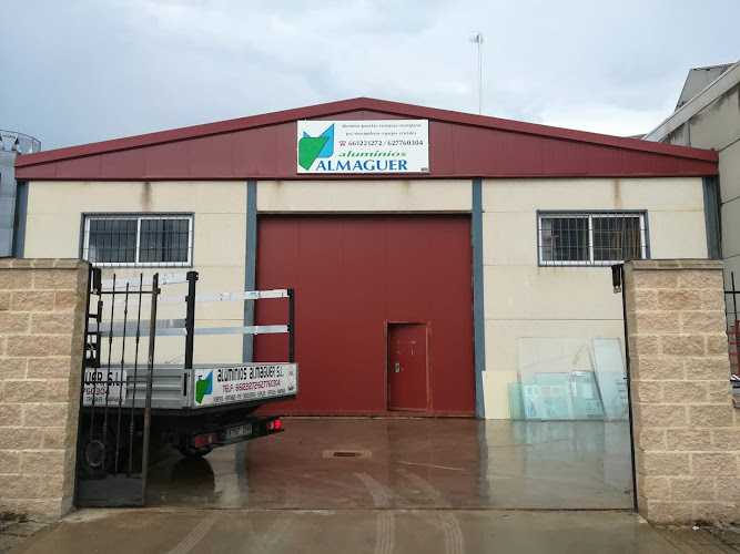 Fotografia tomada fuera de Aluminios Almaguer S.L - Carpintería metálica y de aluminio en Corral de Almaguer, Toledo