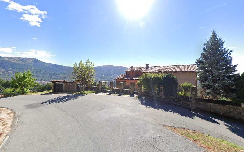 Fotografia tomada fuera de Taller La Estrella - Fábrica en Villarejo del Valle, Ávila