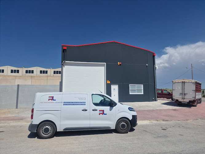 Fotografia tomada fuera de Talleres Oscars - Taller mecánico en Cuevas del Campo, Granada