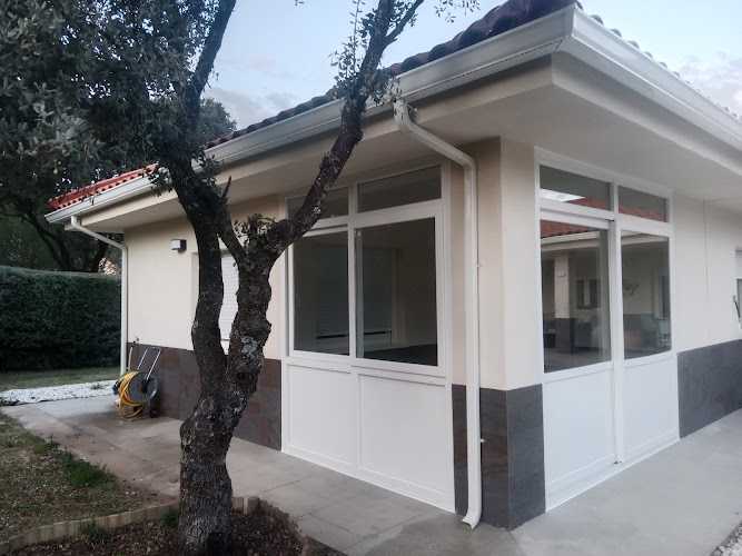 Fotografia tomada fuera de Aluminios Las Rozas SL - Carpintería metálica y de aluminio en Collado Villalba, Madrid