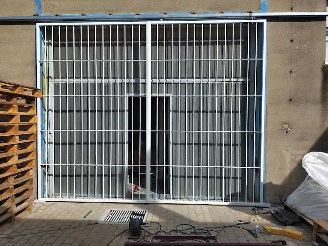 METÁLICAS B&M - Carpintería metálica y de aluminio en Villarrobledo, Albacete