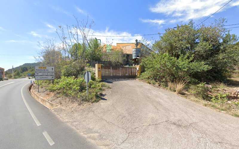 Fotografia tomada fuera de Carpinteria Hermanos Arnal SL - Tienda de armarios en Serra, Valencia