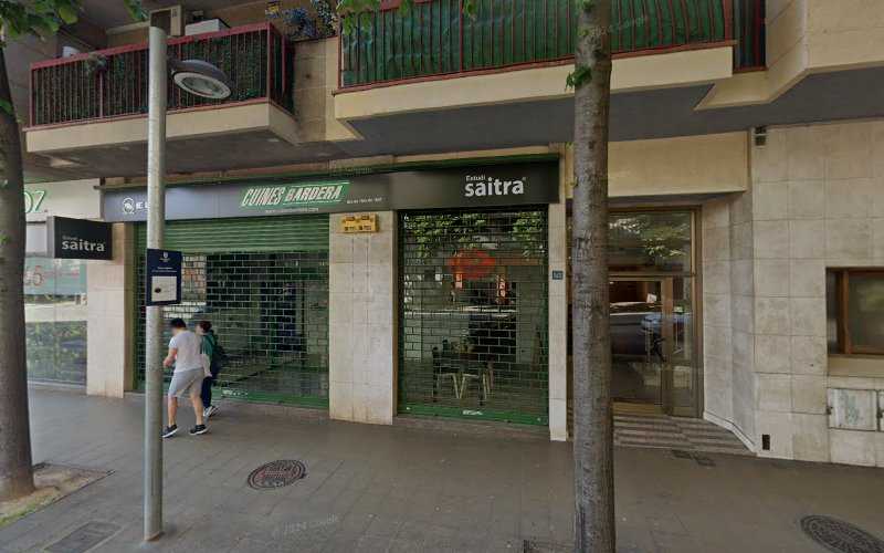 Fotografia tomada fuera de Muebles Cocina Saubí - Botiga d'estris de cuina en Salt, Girona