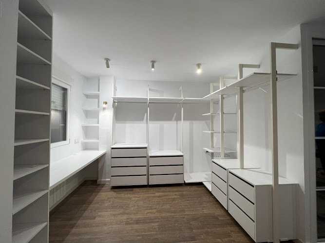 Fotografia tomada fuera de Carpifer Hellín 2006 SL - Carpintería en Hellín, Albacete