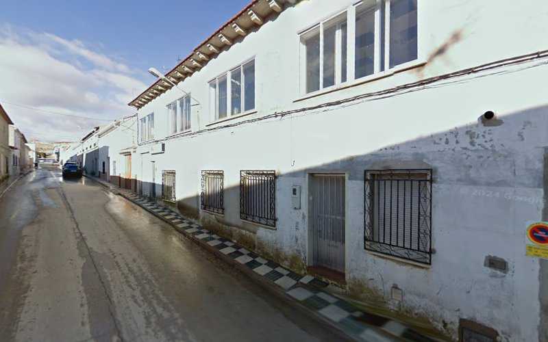 Fotografia tomada fuera de Teofilo García. - Taller de instalación de puertas y ventanas en Lezuza, Albacete